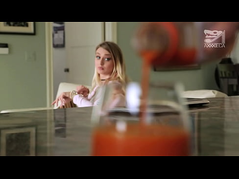 ❤️ Intombazane eshisayo enamabele amakhulu kanye ne-pussy eqinile ithola iqhude, kodwa liqine kakhulu kithi  ﹏